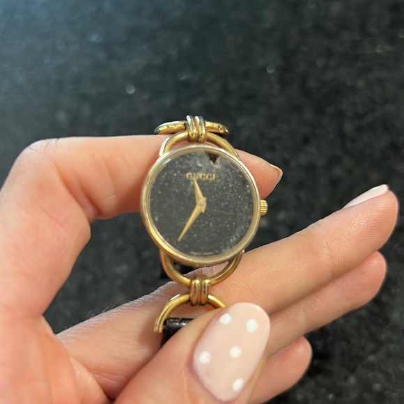 Gucci watch - Picture 2 of 3